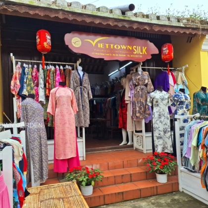 Cửa hàng tơ lụa Viettown
