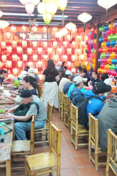 Lớp học trải nghiệm làm lồng đèn Hội An