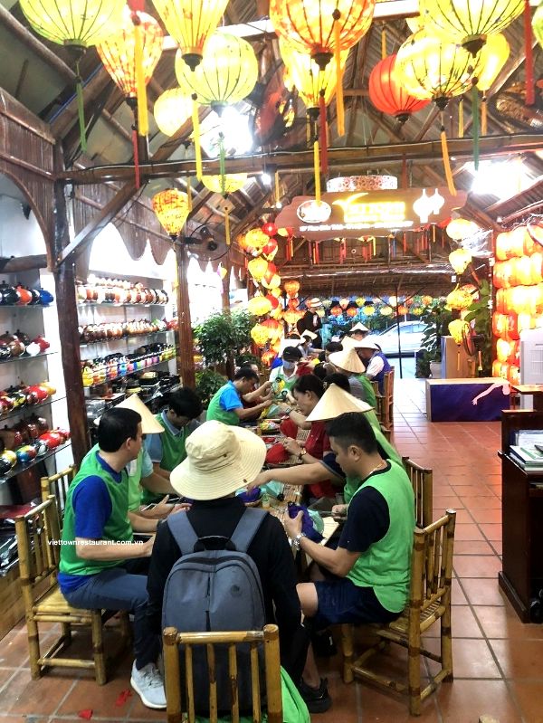 lop-day-lam-den-long-hoi-an