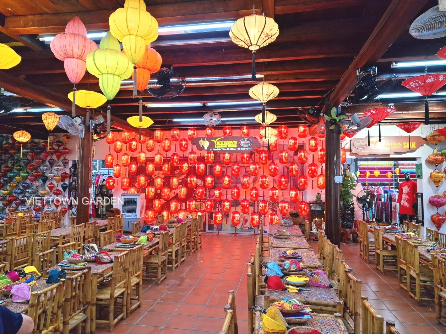 lop-hoc-lam-den-long-hoi-an