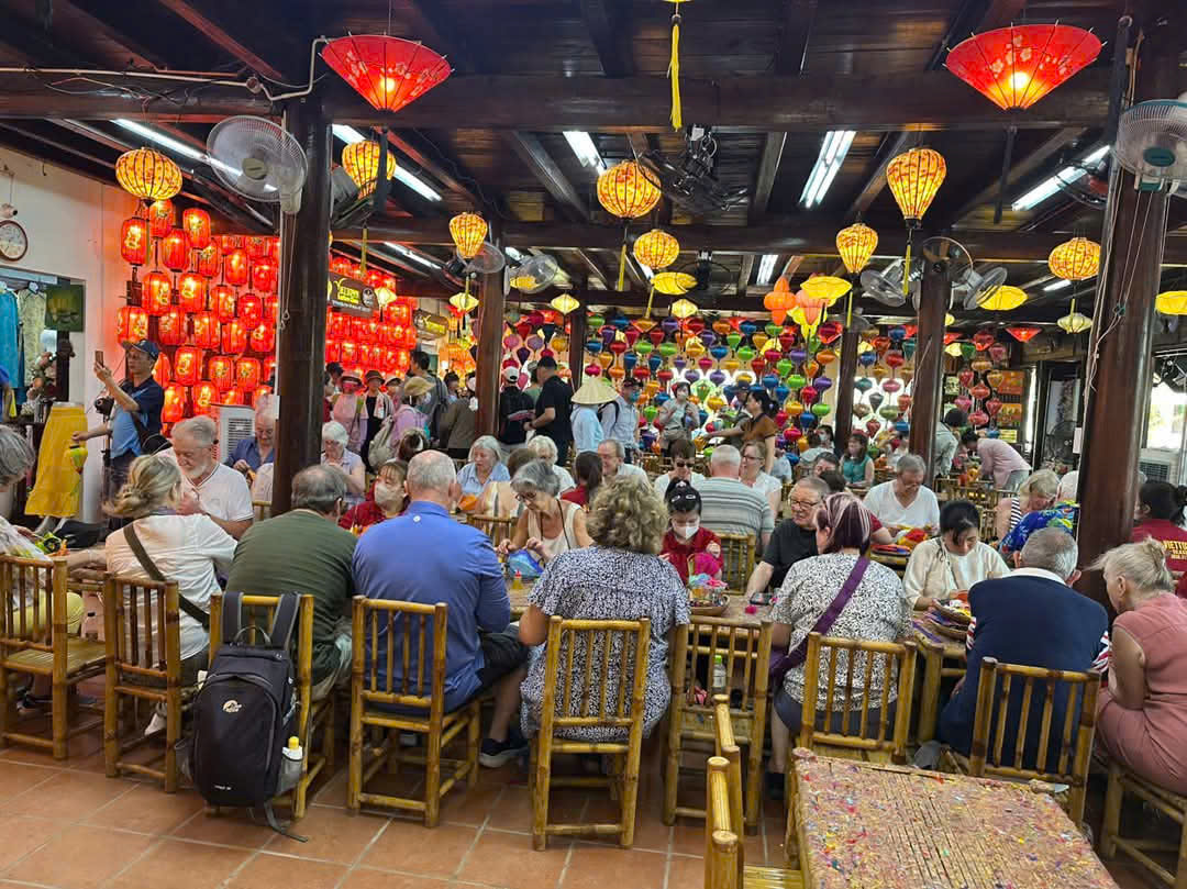 trai-nghiem-lam-long-den-hoi-an