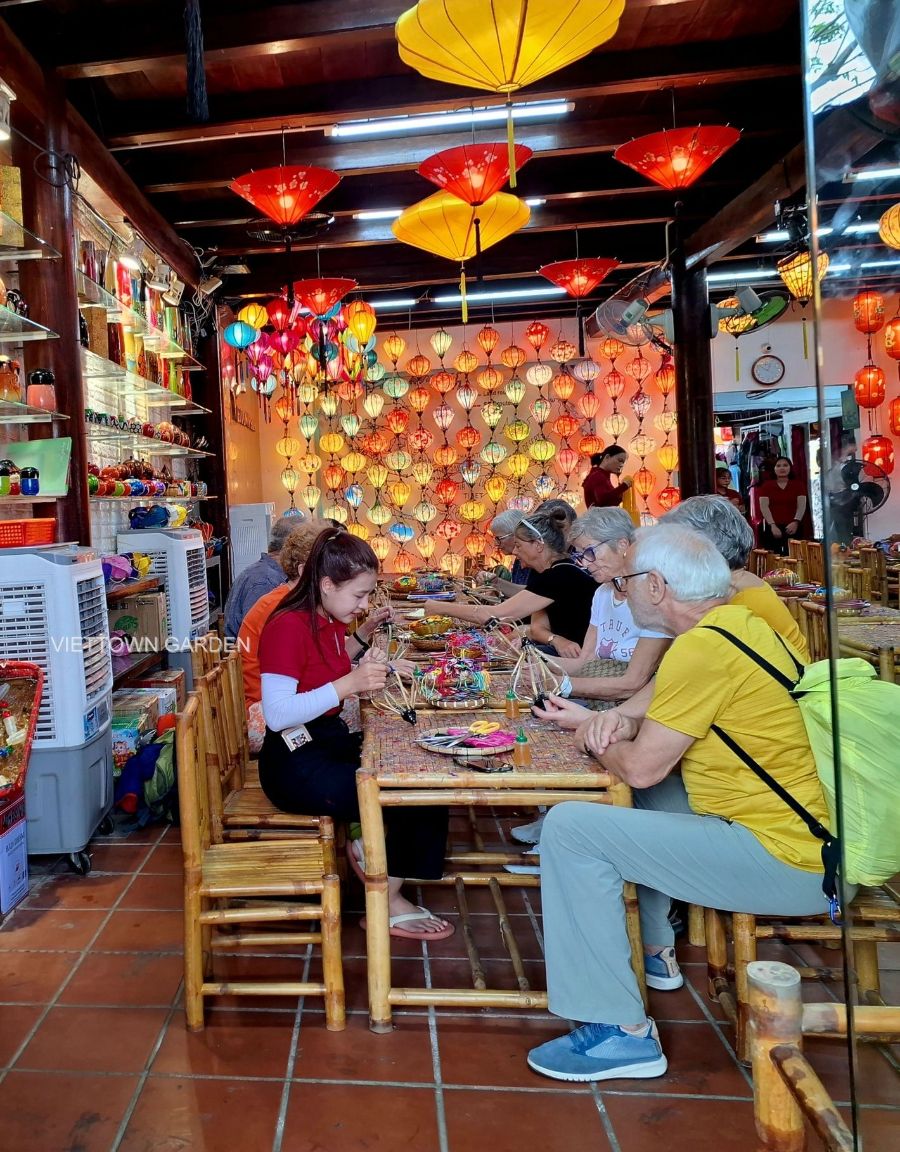 Về Hội An trải nghiệm làm lồng đèn và nấu ăn