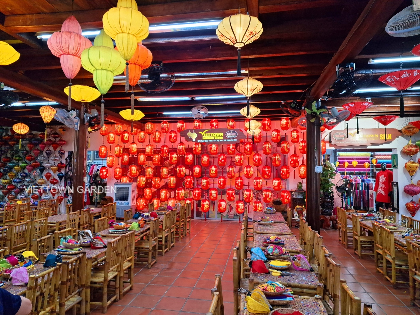 viettown-hoi-an-lop-lam-long-den
